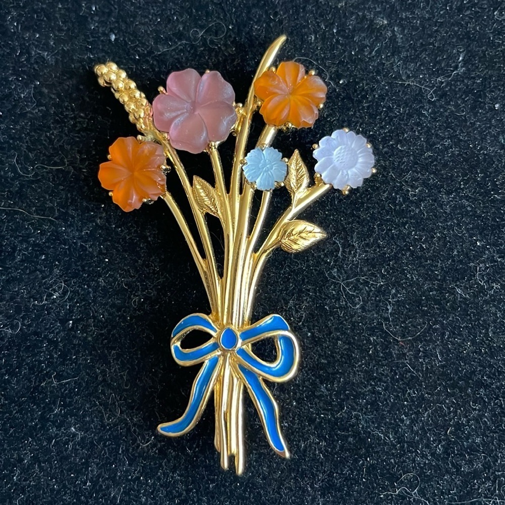 Monet Signed Vintage Lucite Acrylic Flowers Bouquet Brooch. MA - Picture 2 of 5